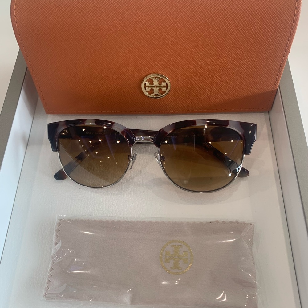 New Tory Burch sunglasses Model 9047